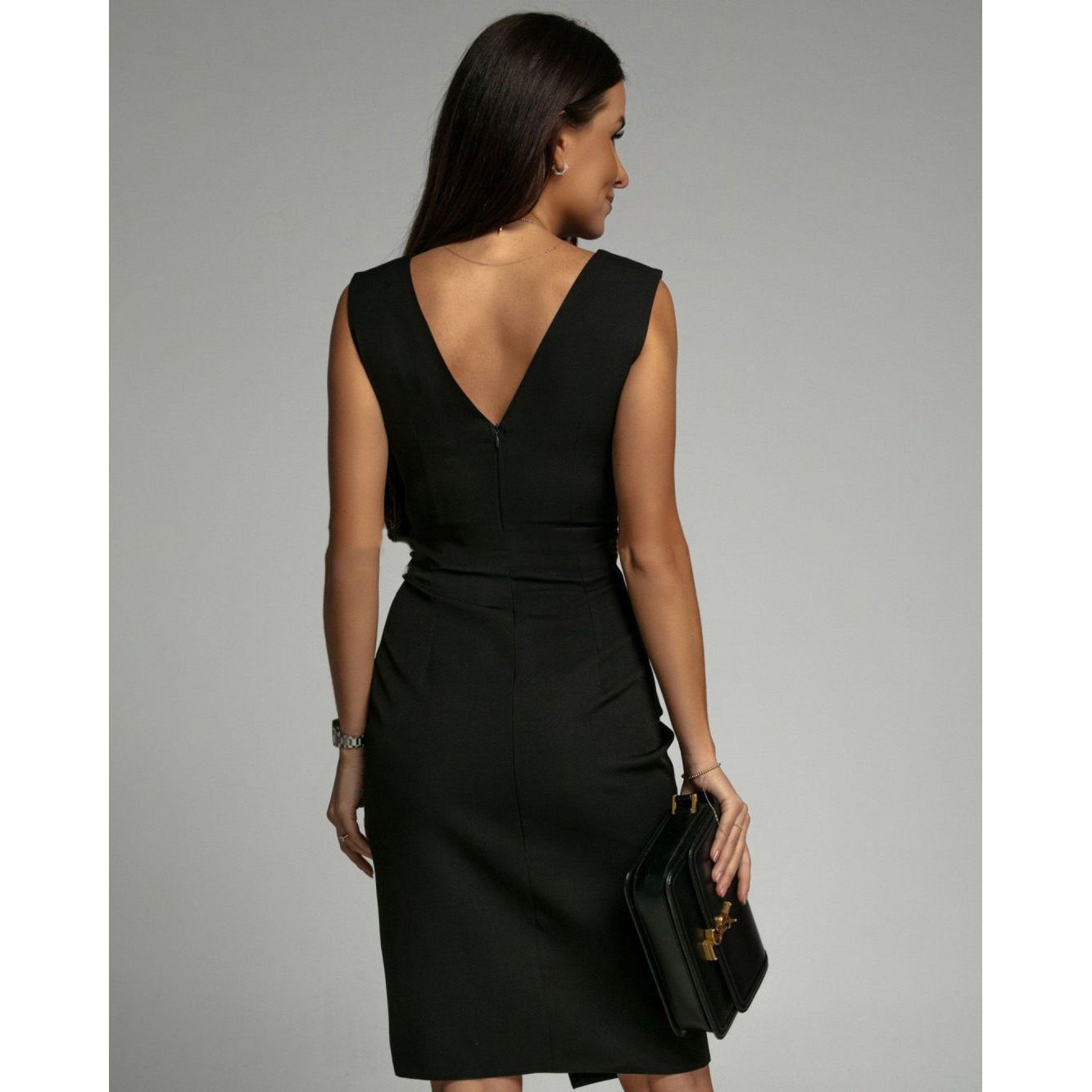 Isa | Dress with V-Neck and Slit